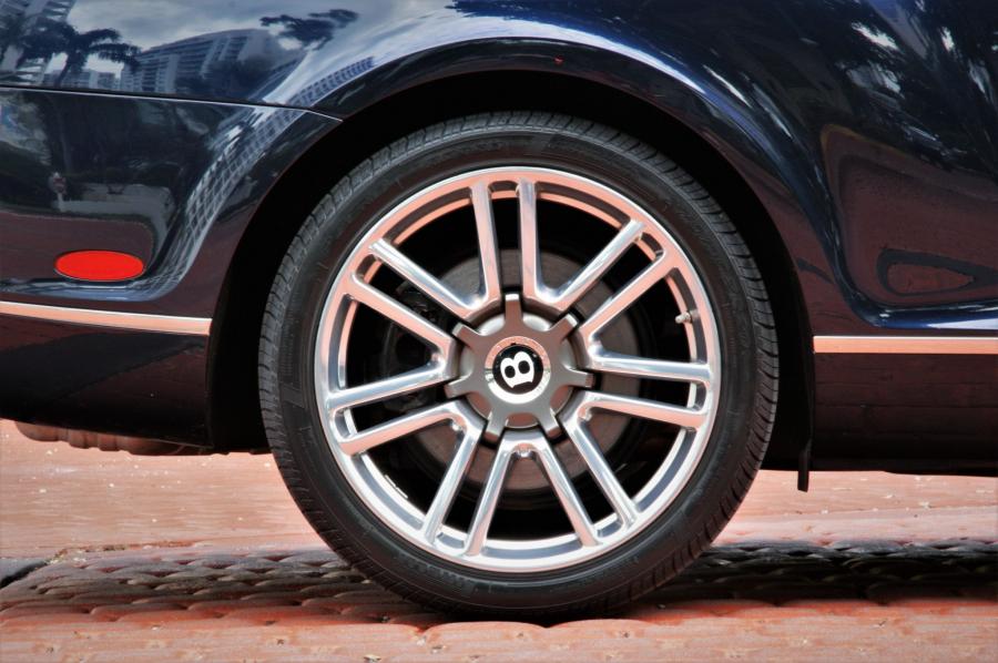 Колеса Bentley Continental GT Series 51 2010 года  (фото 25 из 67)